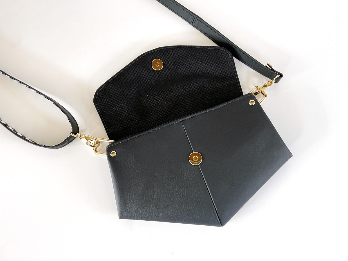 Black sling bag discount with silver chain